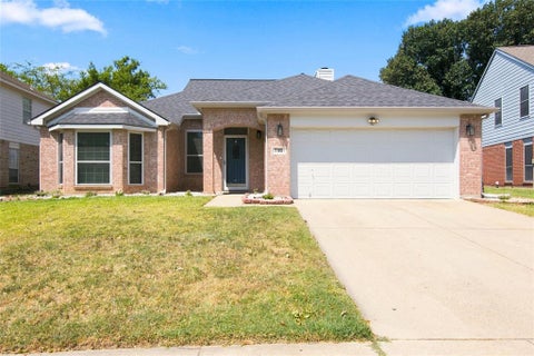Photo of 7105 Isle Royale Drive, Fort Worth, TX 76137 (MLS # 21372443)