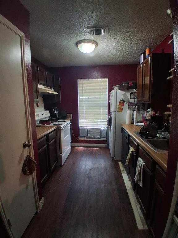 615 Red Coat Lane