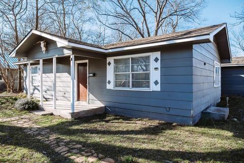 521 E 8th Street Bonham TX 75418