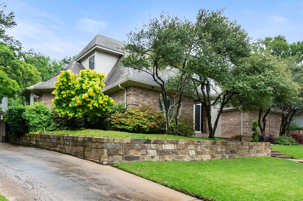 907 Loch Lomond Drive