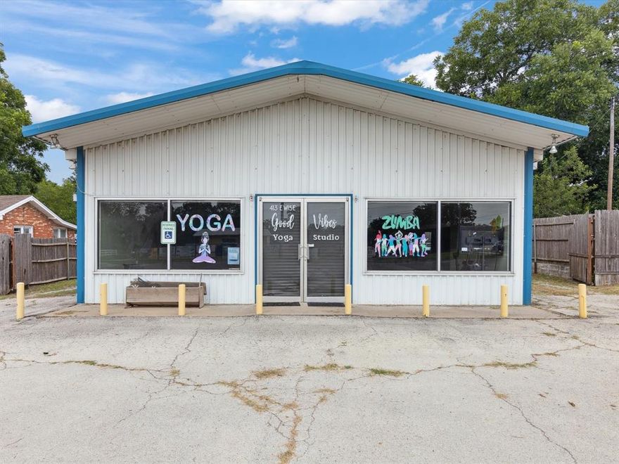 Prime Commercial Property in the Heart of Bowie! Don't miss this incredible opportunity to own a high-visibility building located right on the main street running through Bowie. 60x30 metal building with excellent street frontage, a high traffic count, and outstanding visibility, this property offers endless potential for a wide range of uses. Whether you're looking to open a retail store, restaurant, coffee shop, or establish your next business venture, this location is ideal. The property is conveniently located near other businesses, making it a perfect spot for attracting both local customers and through-traffic. Endless possibilities await—ideal for investors, entrepreneurs, or established businesses looking to expand. With its fantastic location and flexible layout, this property won’t stay on the market for long! Schedule your showing today and turn your vision into reality in one of Bowie's most sought-after locations!