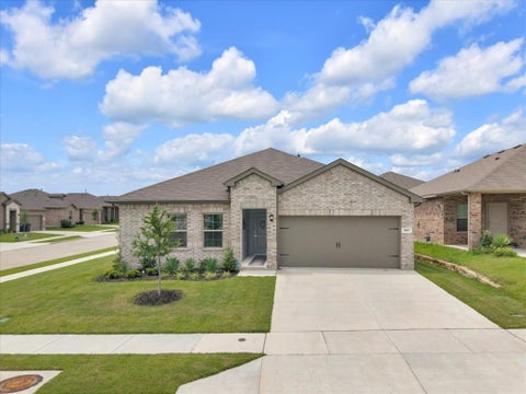 Photo of 901 De Wit Drive, Fort Worth, TX 76108 (MLS # 21309154)