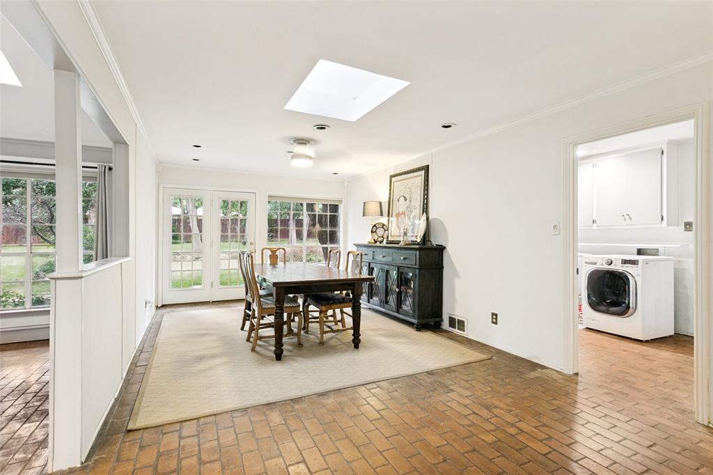 233 Lakeland Drive