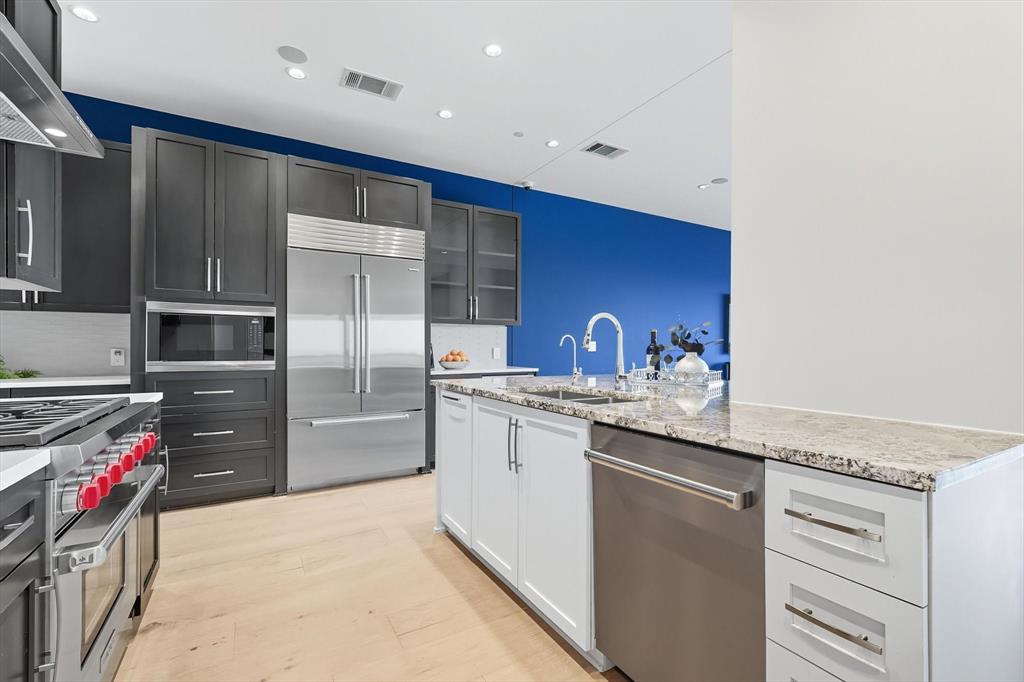 2800 Lakeside Parkway 403