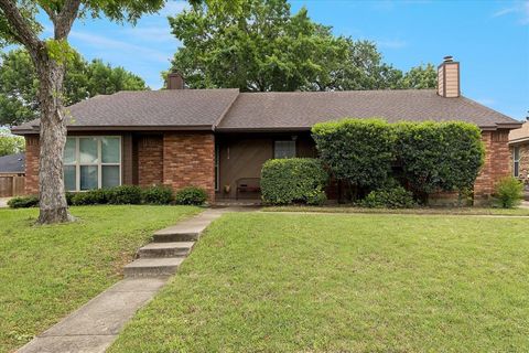 Photo of 2312 Dalewood Lane, Bedford, TX 76022 (MLS # 21261748)