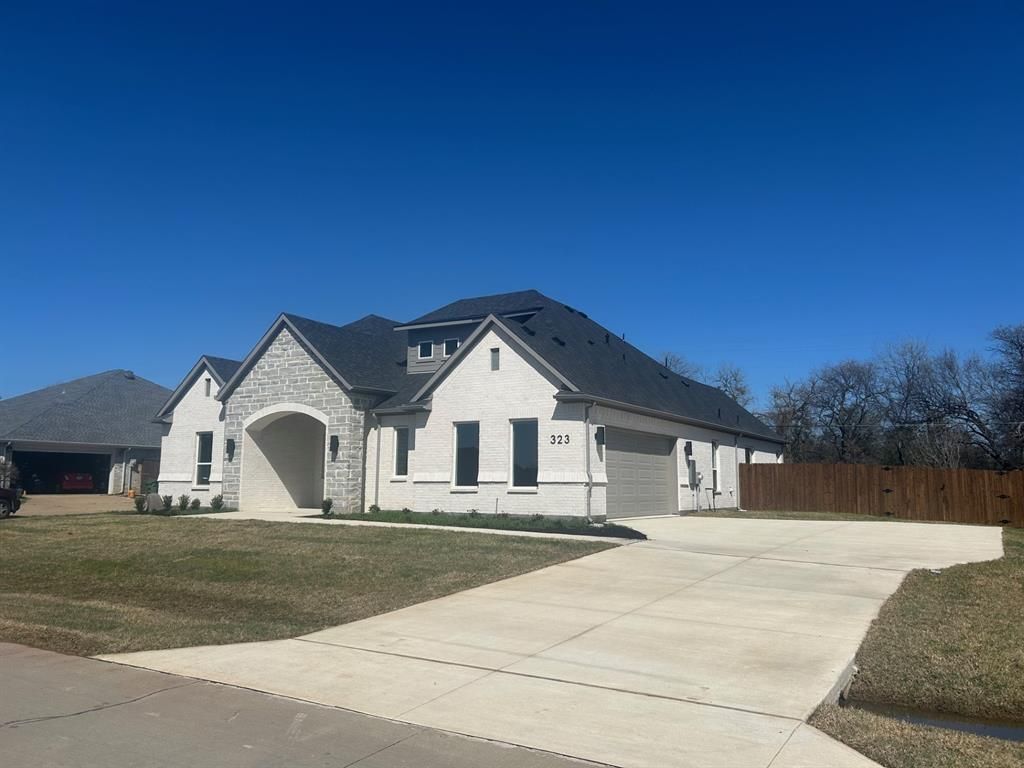 Photo of 323 Lakecrest Drive, Lakewood Village, TX 75068 (MLS # 21202234)