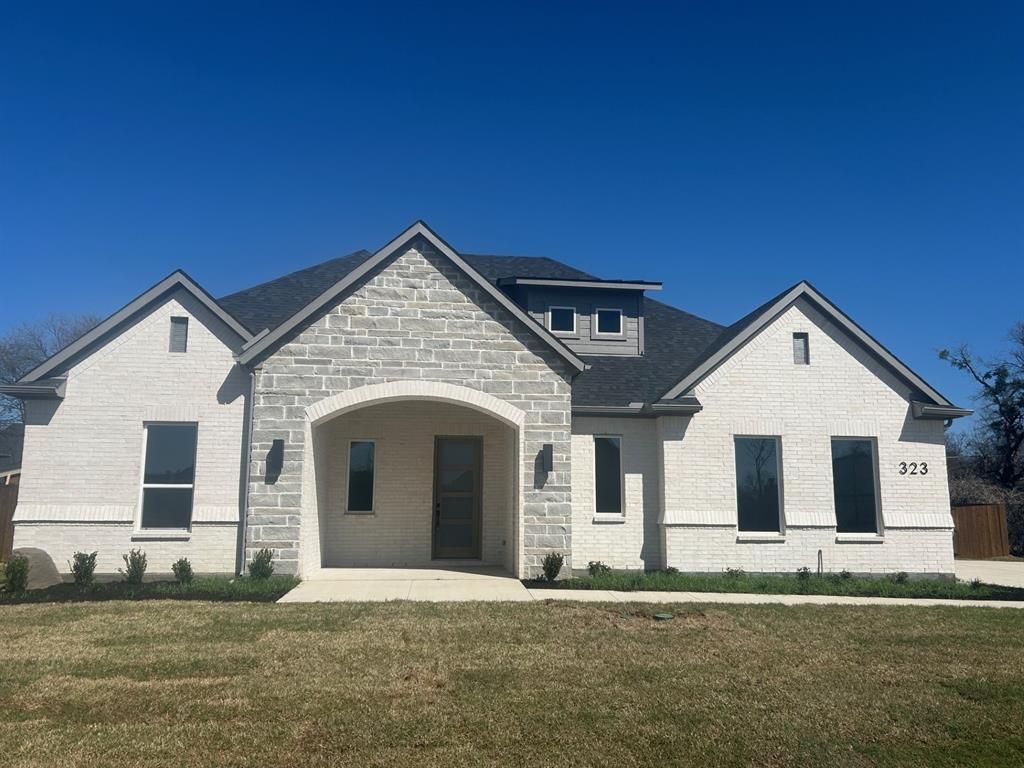 Photo of 323 Lakecrest Drive, Lakewood Village, TX 75068 (MLS # 21202234)