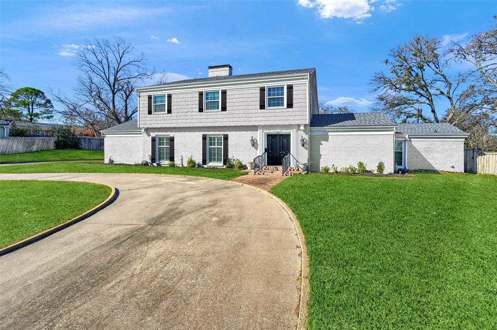 1016 Crestview Drive