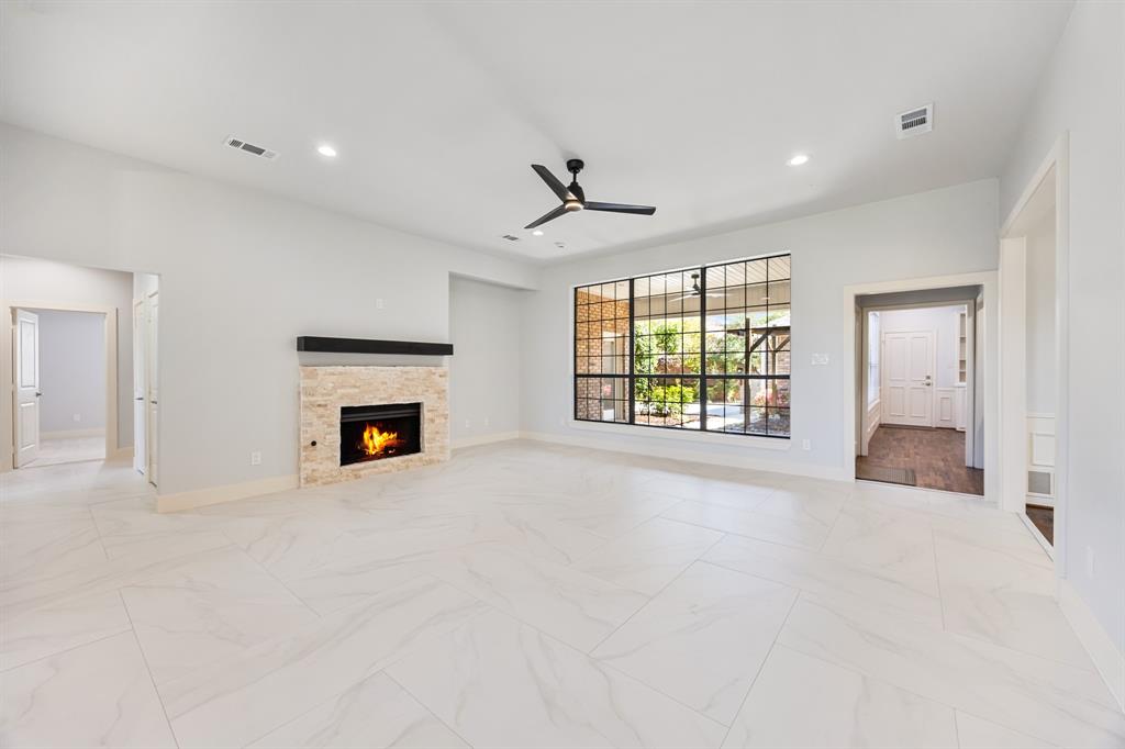 Manor Club Bloch H18579 - Residential