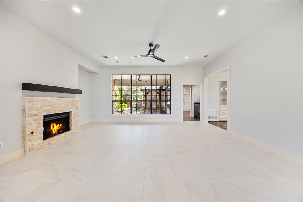 Manor Club Bloch H18579 - Residential