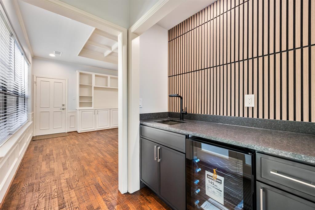 Manor Club Bloch H18579 - Residential