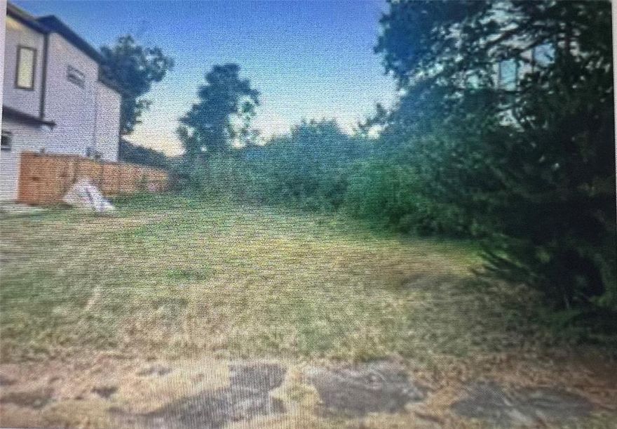 This lot is located in a sought after area of Dallas. Located near the Trinity River Greenbelt and the Trinity River Autobahn Center for lots of outdoor recreation and nature exploration. Close to Downtown Dallas and conveniently located near major highways and other parts of the city. Located near shops, restaurants and entertainment a great investment in a desirable location.