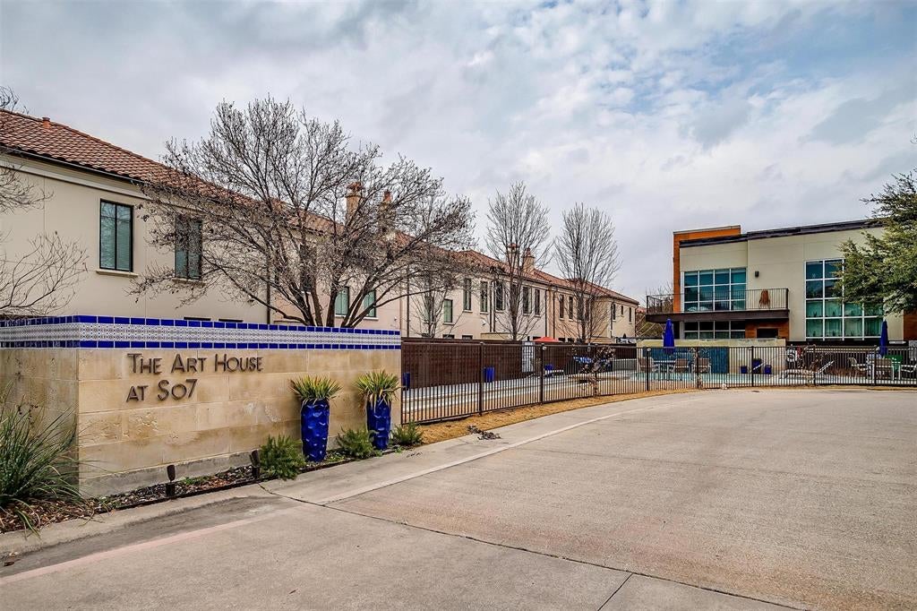 2608 Museum Way 3206