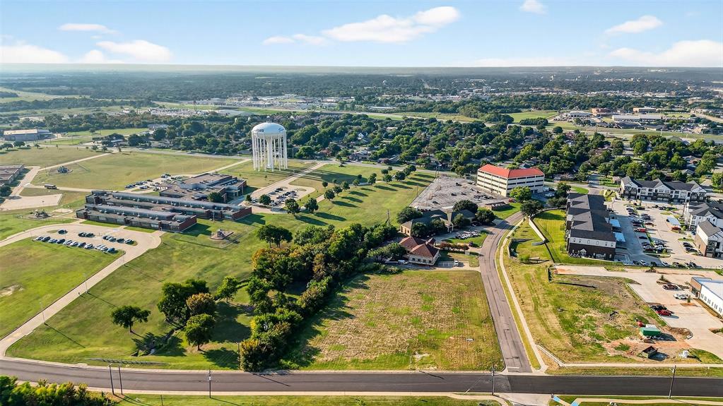 Gleckler Plaza - Land