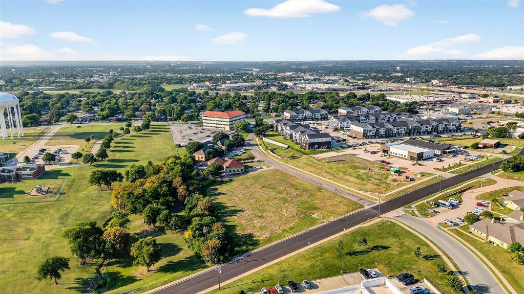 Gleckler Plaza - Land