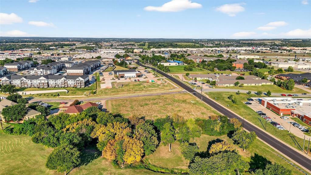 Gleckler Plaza - Land