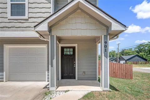 Photo of 901 W Collins Street, Denison, TX 75020 (MLS # 21341597)