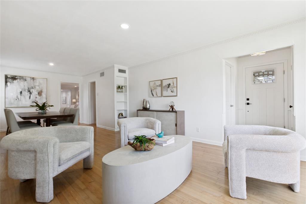 6405 Glennox Lane
