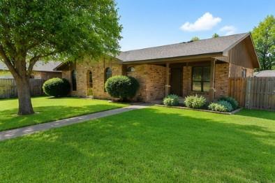 2117 WELLINGTON DR, GRAND PRAIRIE, TX 75051 - Image c4ce5f633cd35e4dcec6f97d1cc7f380/672365189