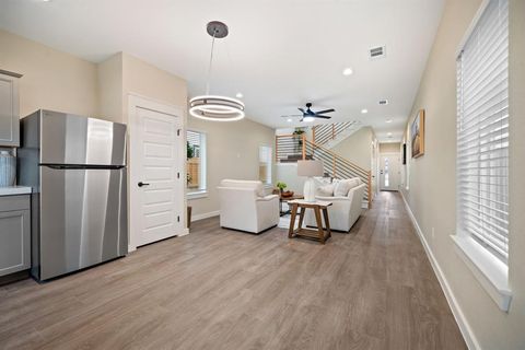 Tiny photo for 2526 Peabody Ave, Dallas, TX 75215 (MLS # 21198024)