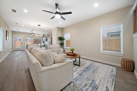 Tiny photo for 2526 Peabody Ave, Dallas, TX 75215 (MLS # 21198024)
