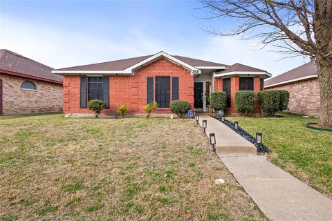 Photo of 2831 Saint Johns Avenue, Lancaster, TX 75146 (MLS # 21258614)