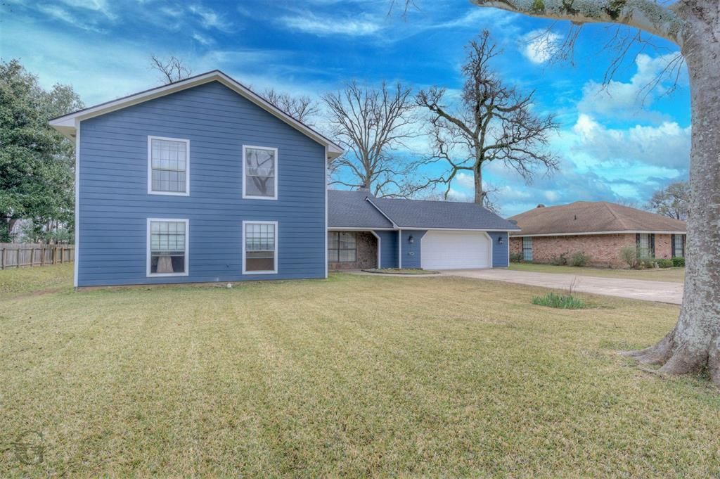 Photo of 5516 Hickory Ridge Drive, Bossier City, LA 71111 (MLS # 21162558)