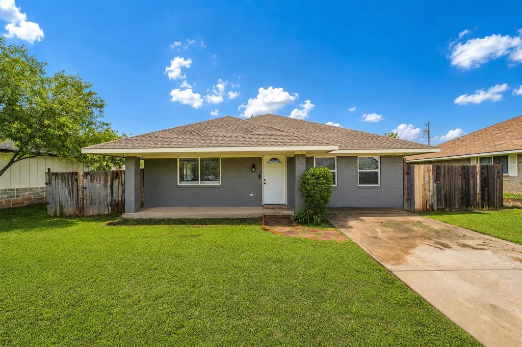 Photo of 408 Little Avenue, McGregor, TX 76657 (MLS # 21420984)