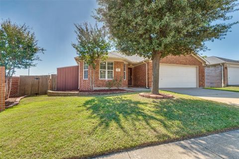 816 E Huitt Lane Euless TX 76040