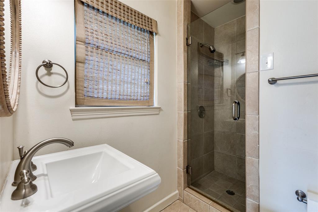 UNIVERSITY HEIGHTS - Residential Lease