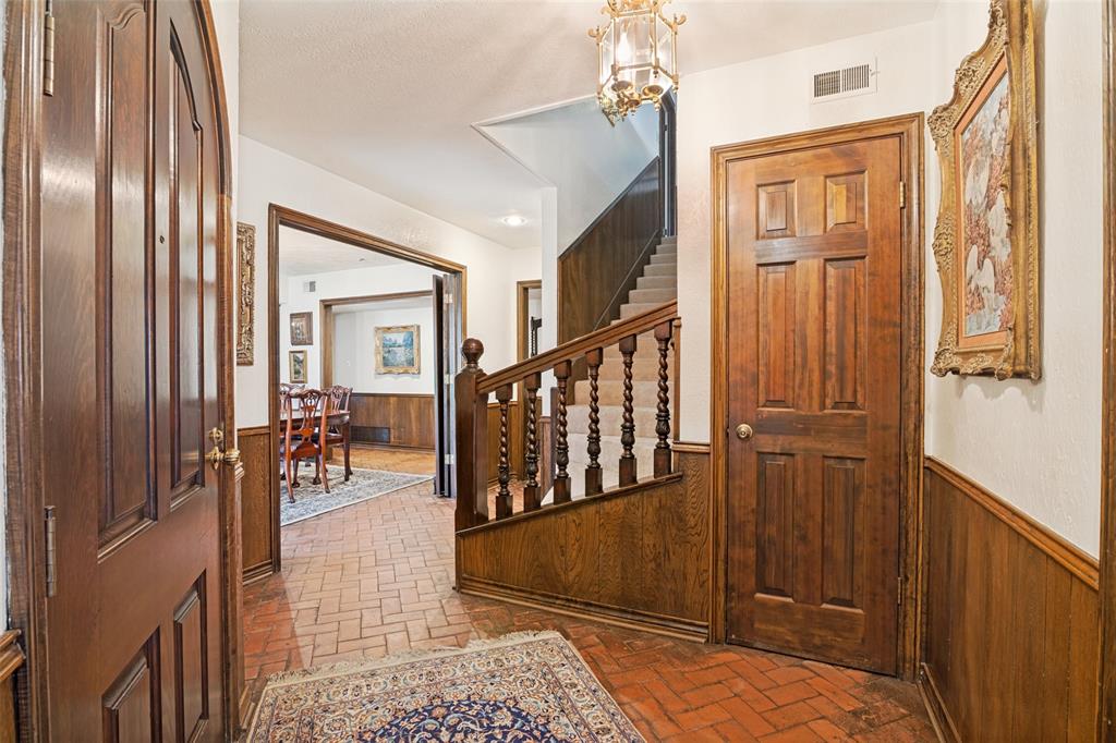 2501 W Prairie Creek Drive