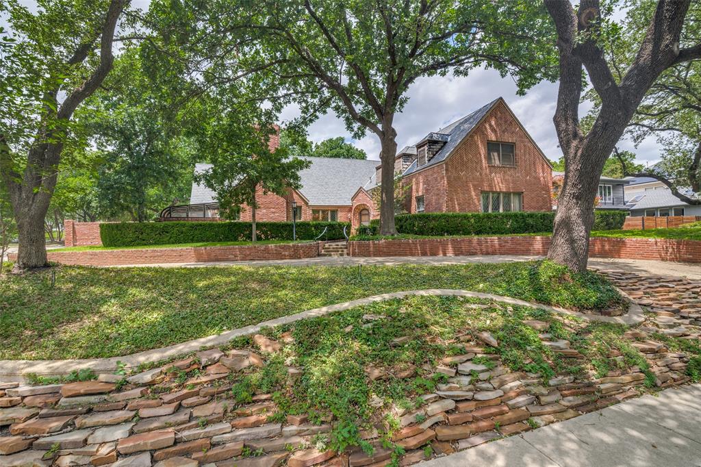 2501 W Prairie Creek Drive