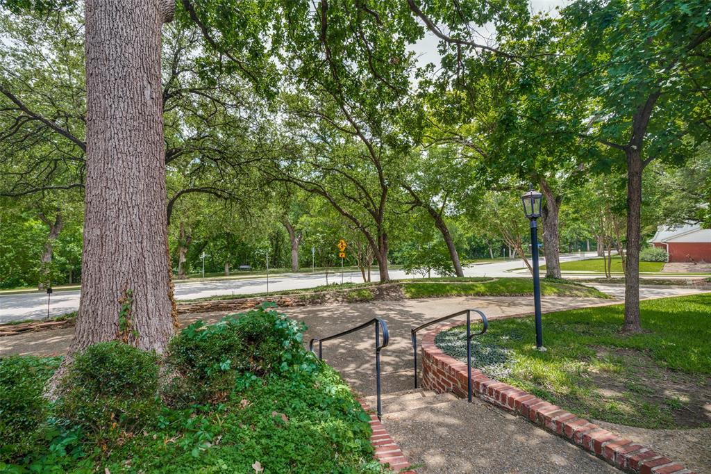 2501 W Prairie Creek Drive