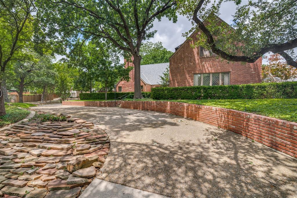 2501 W Prairie Creek Drive