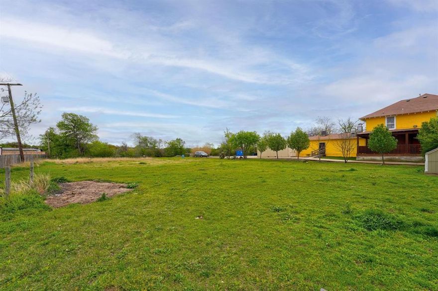 Excellent opportunity to own property that is zoned Residential and or Commercial! Huge lot, great location! Home is 2100 sf. Great for small businesses, restaurants, hair salons, or home...you name it! Please walk the property carefully, and all dimensions are deemed estimates. Opportunity for Investor!
This lot is zoned ER
0.77 acres Zoned Neighborhood Commercial, such as a retail space, restaurant, mechanic, tire shop, nail, lashes, barber shop, coffee shop, etc