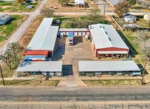 810 S Main Street Quanah TX 79252