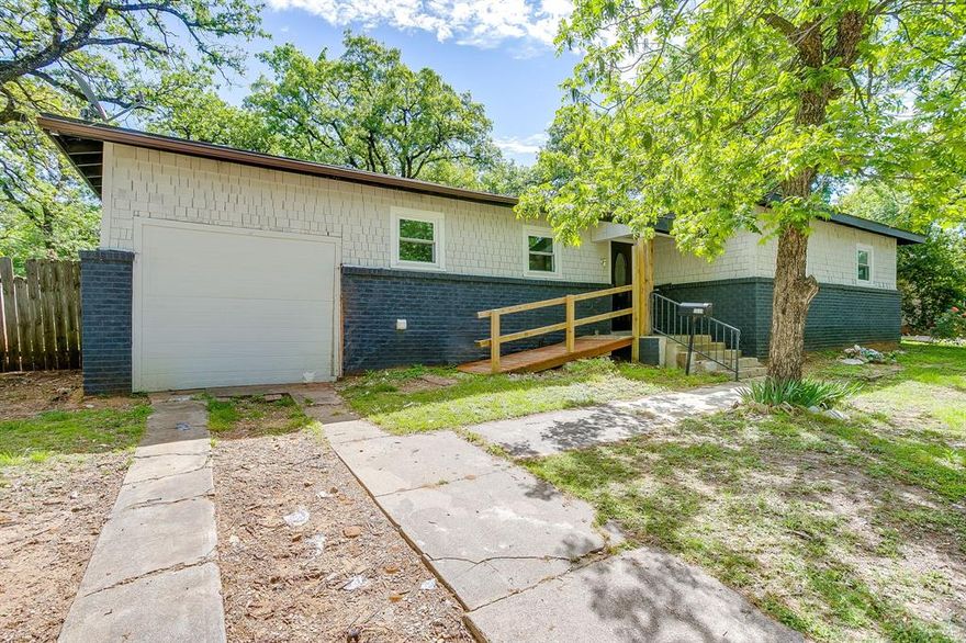 Rare 5-bedroom home offering incredible value at $235,000! This property features a functional layout with generous bedroom sizes and flexibility for large families, multigenerational living, or rental potential. The expansive lot provides room to expand, entertain, or create your ideal outdoor space. Conveniently located near major highways, schools, and everyday amenities. Whether you're an investor looking for strong rental potential or a buyer needing extra space without the high price tag, this home delivers opportunity and affordability.