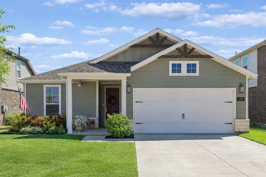 Welcome to 1205 Horizon Way in Northlake, Texas. This beautifully upgraded home features stunning interior design and thoughtful finishes throughout. The flex space includes custom built ins, making it perfect for a home office or easily converted into a fourth bedroom if desired. The open layout offers comfortable living and great space for entertaining.
Located in a vibrant community offering pools, pickleball courts, sand volleyball, parks, a fitness center, office spaces and more, this home offers both style and lifestyle in one of Northlake’s most desirable areas.