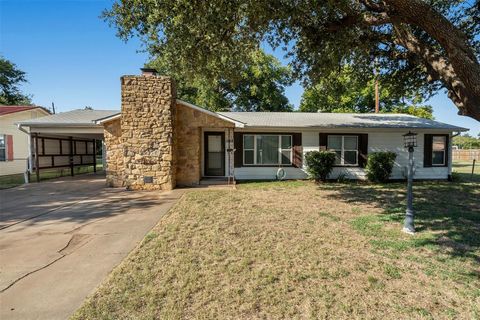 1008 W Hamilton Street Olney TX 76374