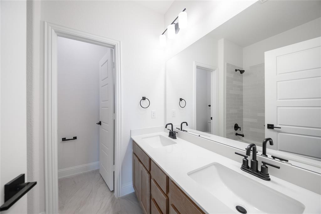 Valencia on the Lake - Residential