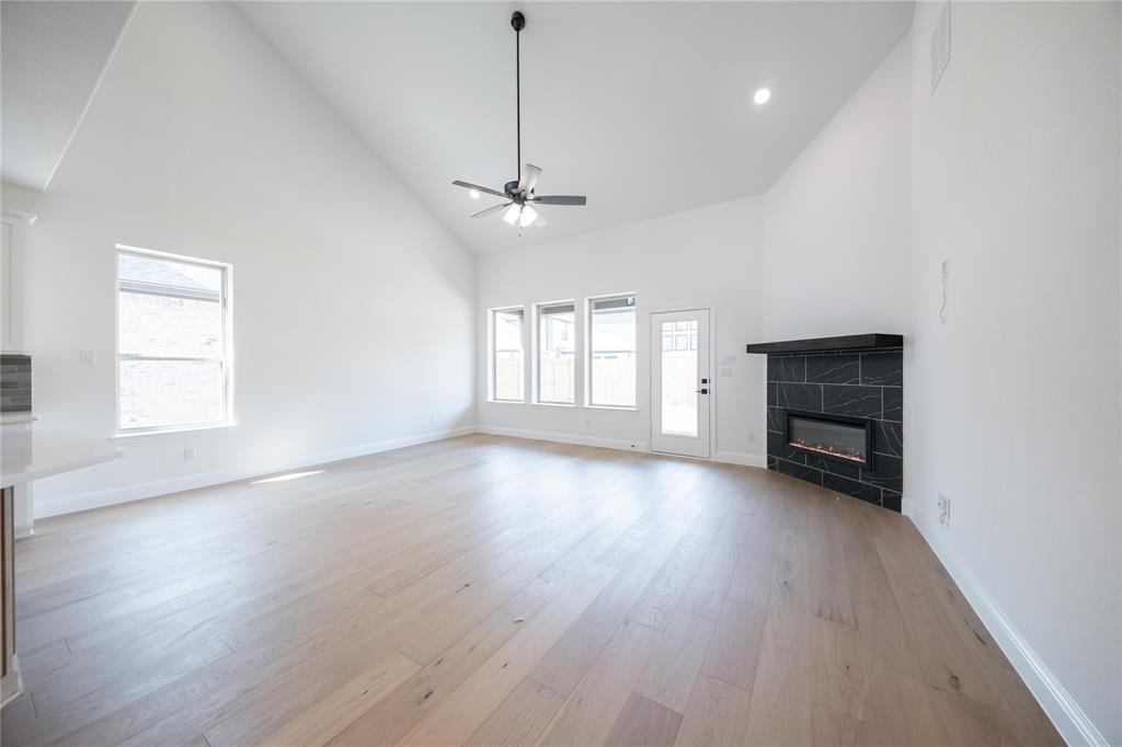 Valencia on the Lake - Residential