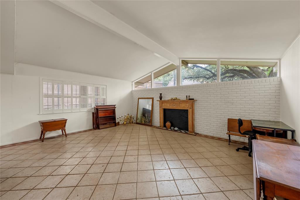 2425 Wendy Lane