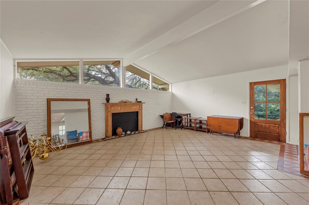 2425 Wendy Lane