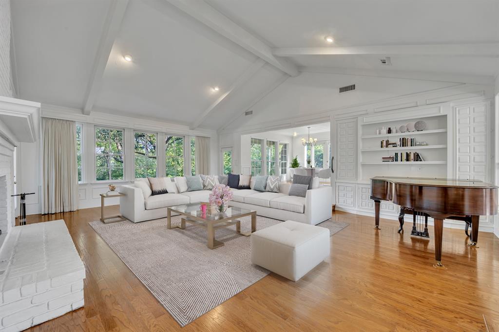 6020 Meadowcreek Drive