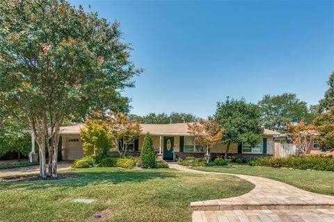 Photo of 1504 Briarwood Boulevard, Arlington, TX 76013 (MLS # 21368097)