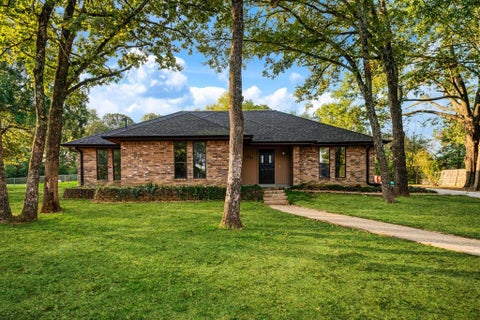 Photo of 3820 Lakeshore Drive, Reno, TX 75462 (MLS # 21420968)
