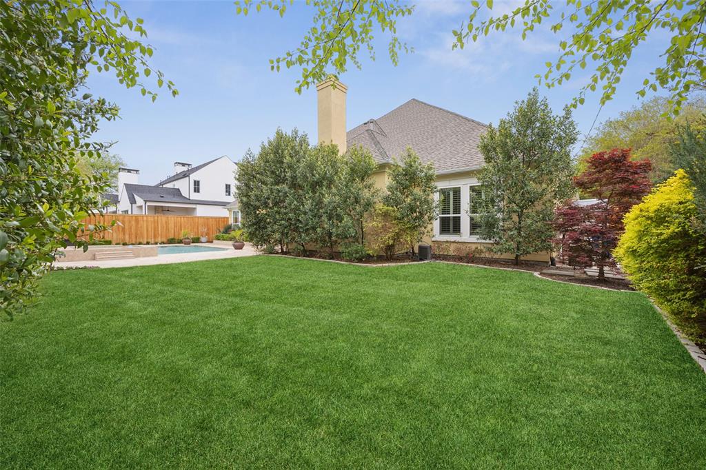 Royal Crest - Residential