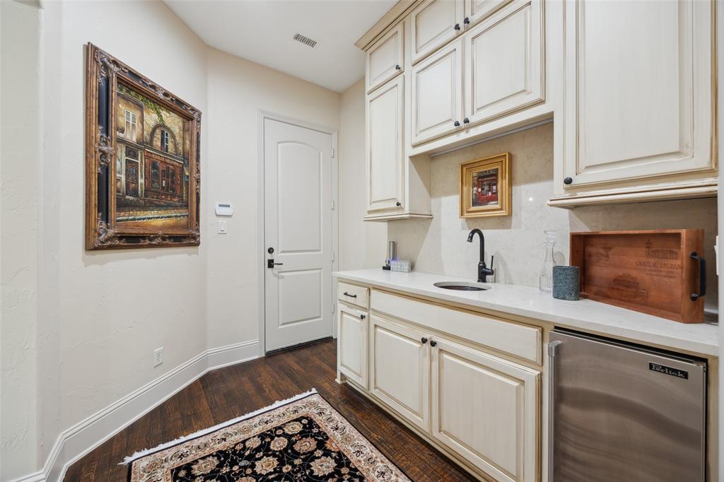 Royal Crest - Residential