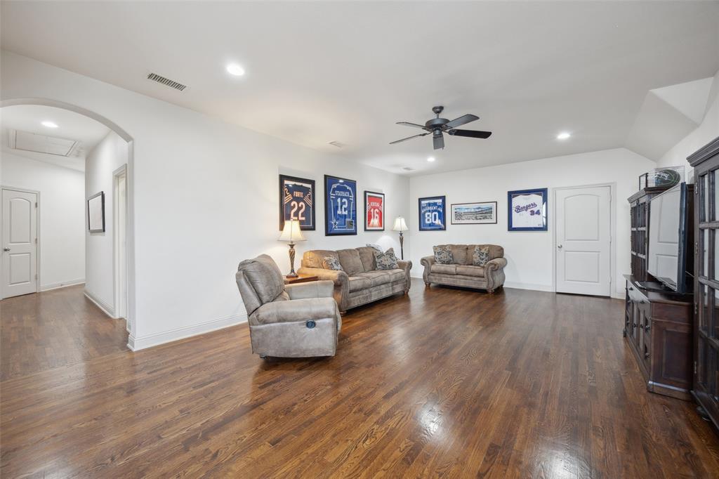 Royal Crest - Residential