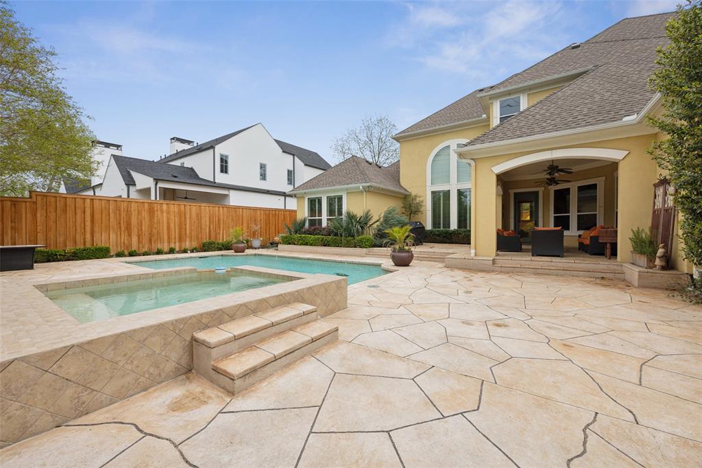 Royal Crest - Residential